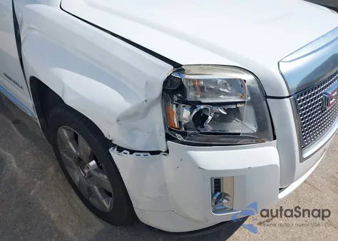 2015 GMC Terrain Denali z USA, uszkodzony, nr VIN 2GKFLUE33F6387059